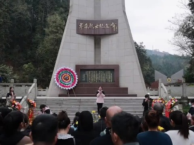 幼儿园师生清明节缅怀英烈