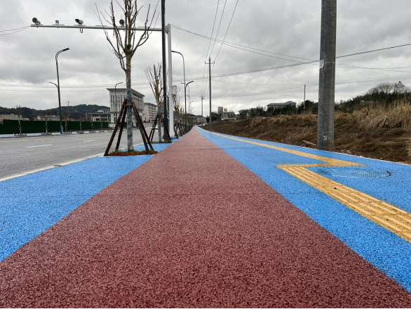 我为群众办实事丨“海绵化”改造，城区道路更“靓丽”